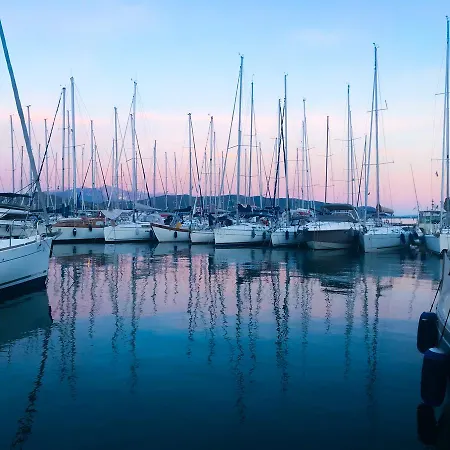 Botel Hellocinqueterre *
