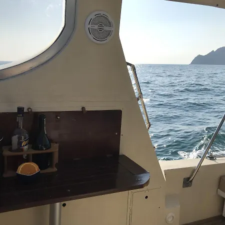 Botel Hellocinqueterre *